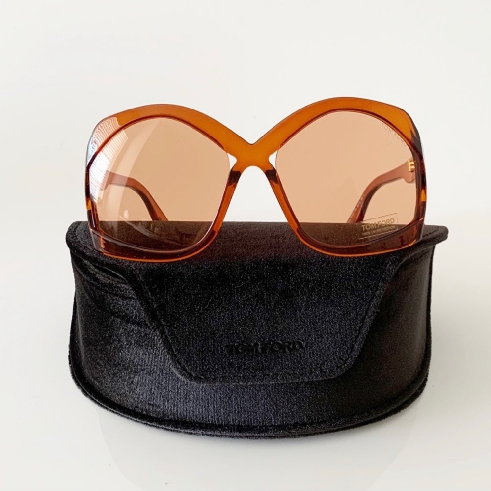 Tom ford butterfly sunglassesNOT AVAILABLE ON STORES ANYMORE!